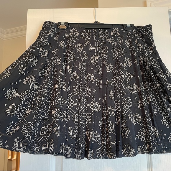 Dark grey printed Gap pleated skirt with lining size 14 - Picture 9 of 10